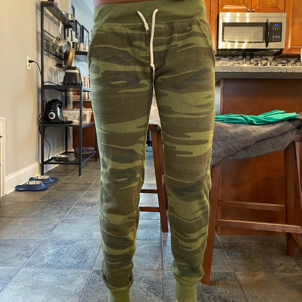 ALTERNATIVE CAMO JOGGERS